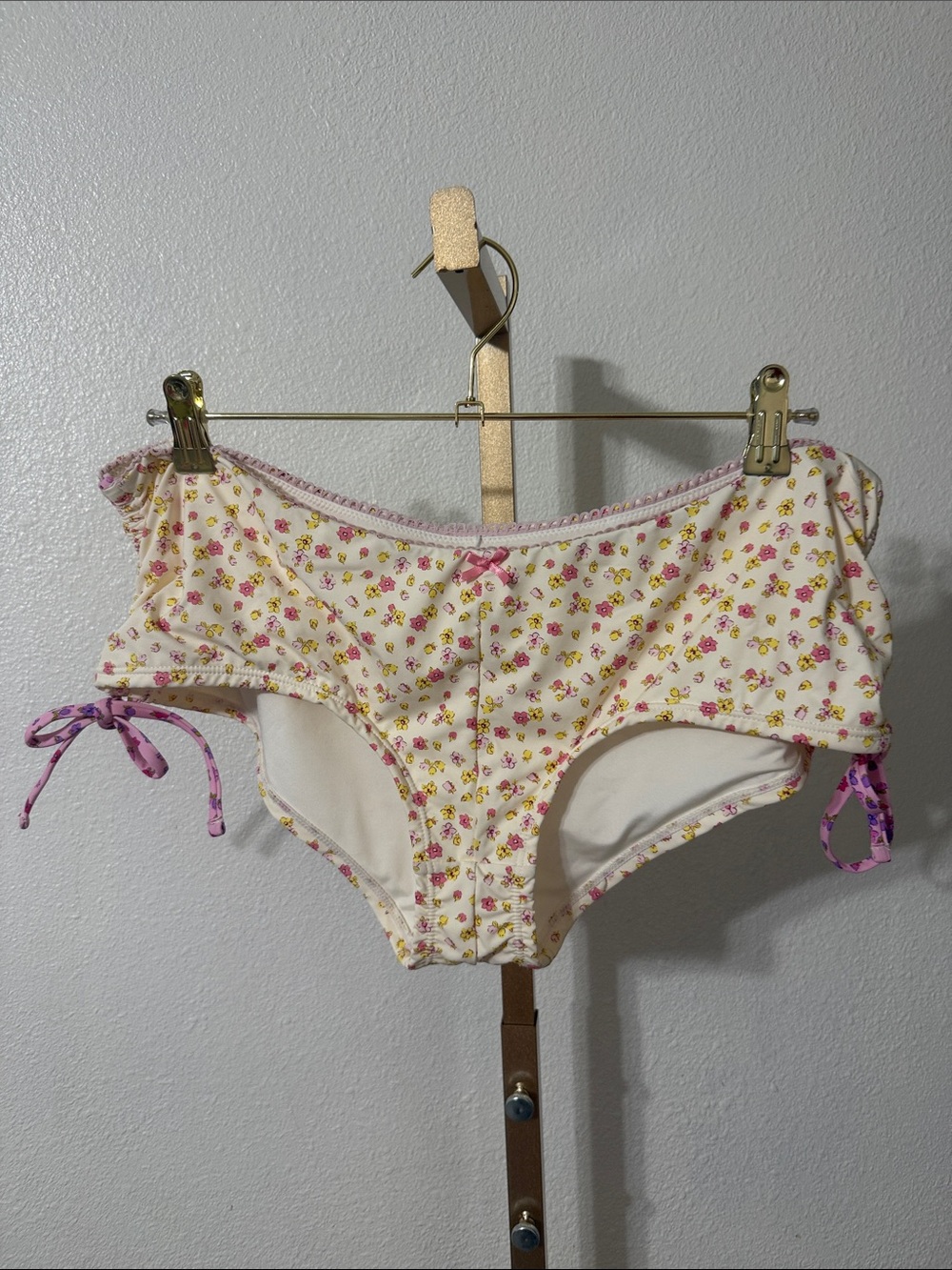 OUT FROM UNDER- Cream Bikini Bottoms with Pink and Yellow Floral Print- XL- NWOT